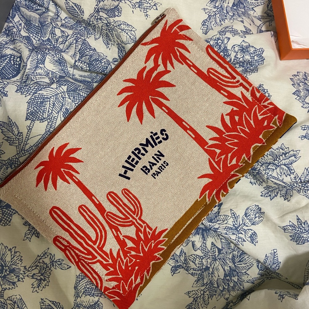 Hermes pouch